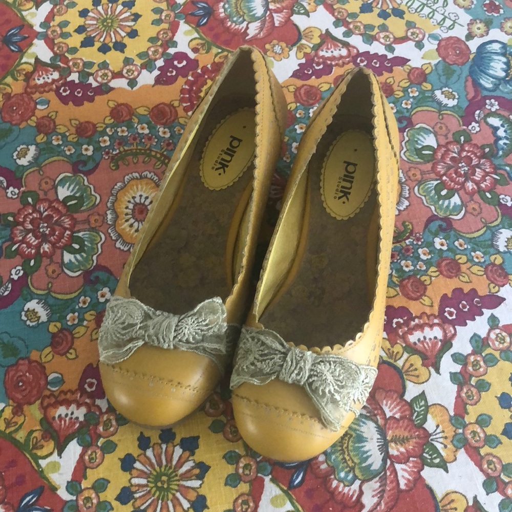 Flat shoes